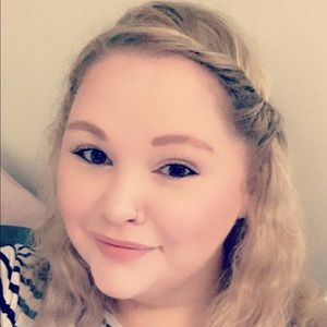 Meet your Posher, Alicia